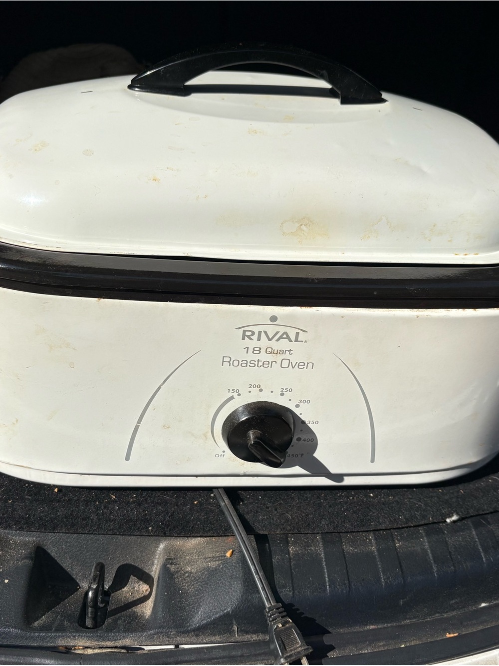 Rival 18-Quart White Roaster Oven
